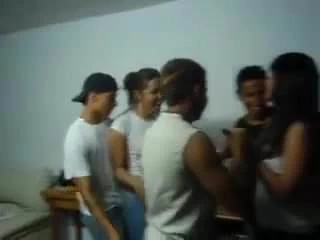 Pas farouches, les minettes !