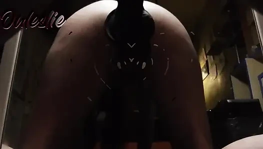 Büyük siyah bir dildoyla oynadım ve çok yaptım