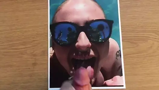 Sophie Turner boşalma anısına #2