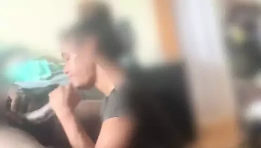 Üvey annesi onu sikimi emerken yakaladı