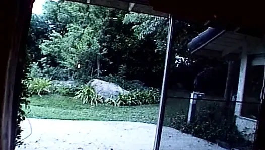 İki çarpıcı Fransız sürtük ile ateşli anal üçlü seks