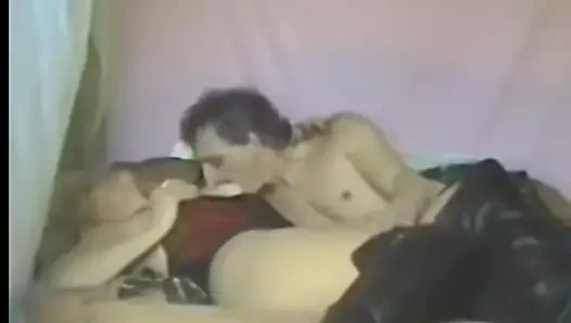 Yakışıklı vintage hatun deli gibi bir dick binmek için istekli
