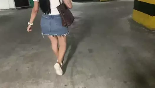 Kadının iç çamaşırını gösteren kamera