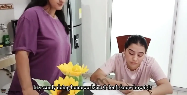 Latin lezbiyen üvey anne güzel üvey kızından amını sikmesini istiyor