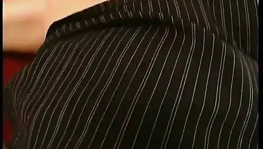 Azgın nine aygır tarafından amını sikiyor