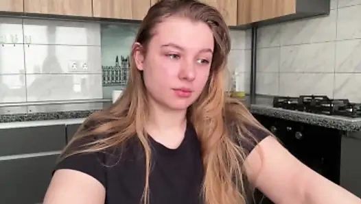 Jucielussie sabah mutfakta mastürbasyon yapıyor