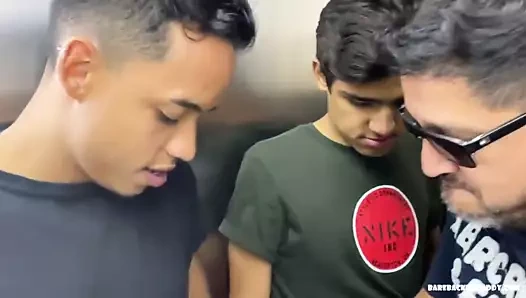 Baba ve adım oğulları barebacking seks alem