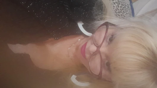 Göğüslerim topuklu götümle selamlıyorum