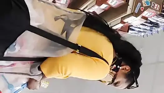 Flowery leggings ass jiggly 1