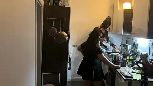 Mutfak fetişi fışkırtma çılgınlığı - olgun sürtükler her yere sırılsıklam