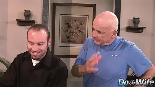 Gavat karısı Brooke Belle'i sert sikişirken izliyor