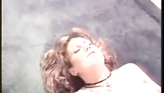 Seksi hatun büyük bir yarakla derinden penetrasyonlu sikişiyor