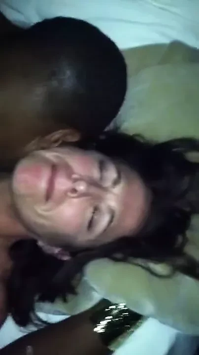 Motel odasında iki milfs