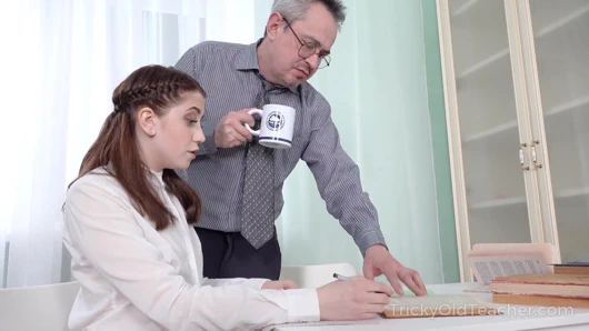 Zor yaşlı öğretmen - yaşlı öğretmen seksi öğrenci yapar