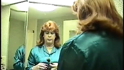 saten pijama ile sigara içmek