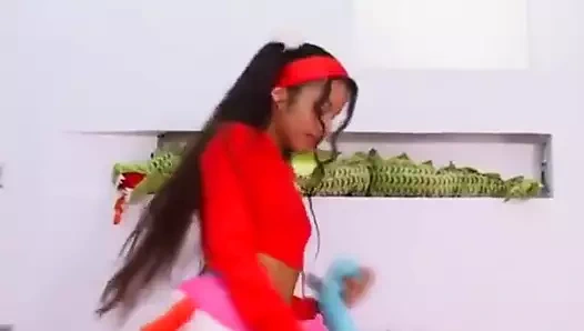 Küçük lupe genç amcığını ovuyor