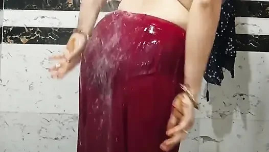 Priya bhabi büyük götlü banyo gösterisi