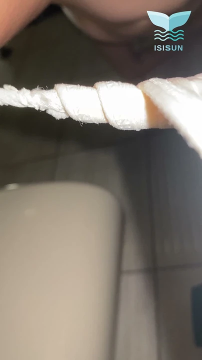Spor salonunda bir arkadaşla sevişiyorum. Banyoda sevişelim diye öneriyor ve o kadar tahrik oldum ki kabul ettim | Bölüm 2