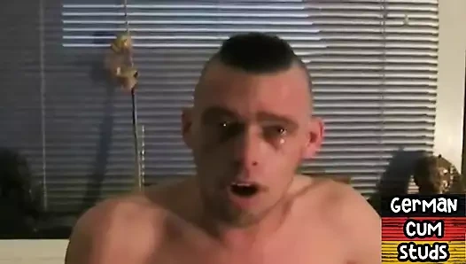 Maskeli Alman adam evde amatör grup sekste prezervatifsiz