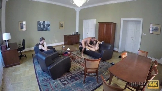 Hunt4k. yabancının sulu vajina satın almak için yeterli parası var