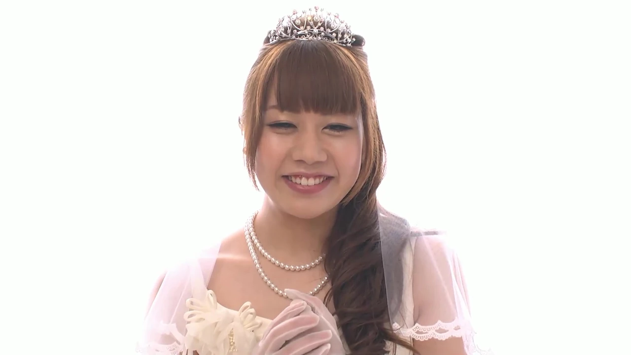 बेब बड़े पैमाने पर लंड पर परिहास करती है, फिर जोरदार चुदाई होती है