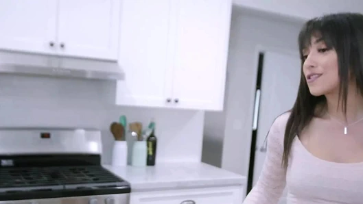 Brooklyn Gray ve Cleo Clementine sıkı amcıkları olan hiper rekabetçi üvey kız sürtükler - daughterswap