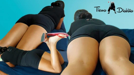 Götüm onu çıldırtıyor ve sadece ateşli sütünü bana atmasını düşünüyor