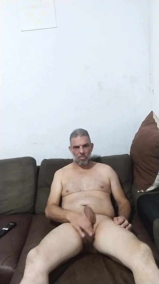 Taç boşalmak için ona doğru beceriyor