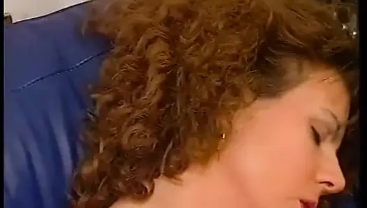 Kıllı piliç sevgilisinin büyük yarağının üzerinde zıplıyor