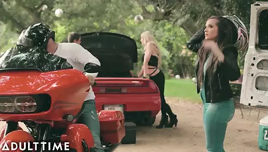 Yetişkin zamanı donup kaldı: aubrey kate, gia paige'in zaman geçirmesine yardımcı oluyor