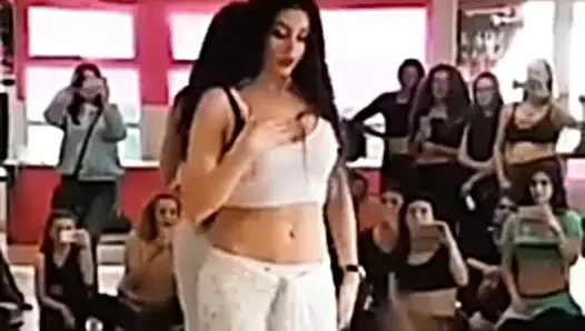 Sexy non nude Arabic dane