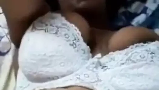 Moty karısı moja demek