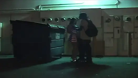 Üvey oğul üvey annesinin kıllı amını okşuyor