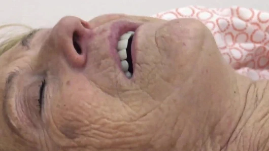 Kıllı 90 yaşında büyükanne toyboy tarafından çarptım