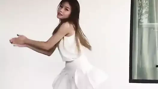 Dansım seni kızdırmak için almak ve sert ve boşalmak için benim için