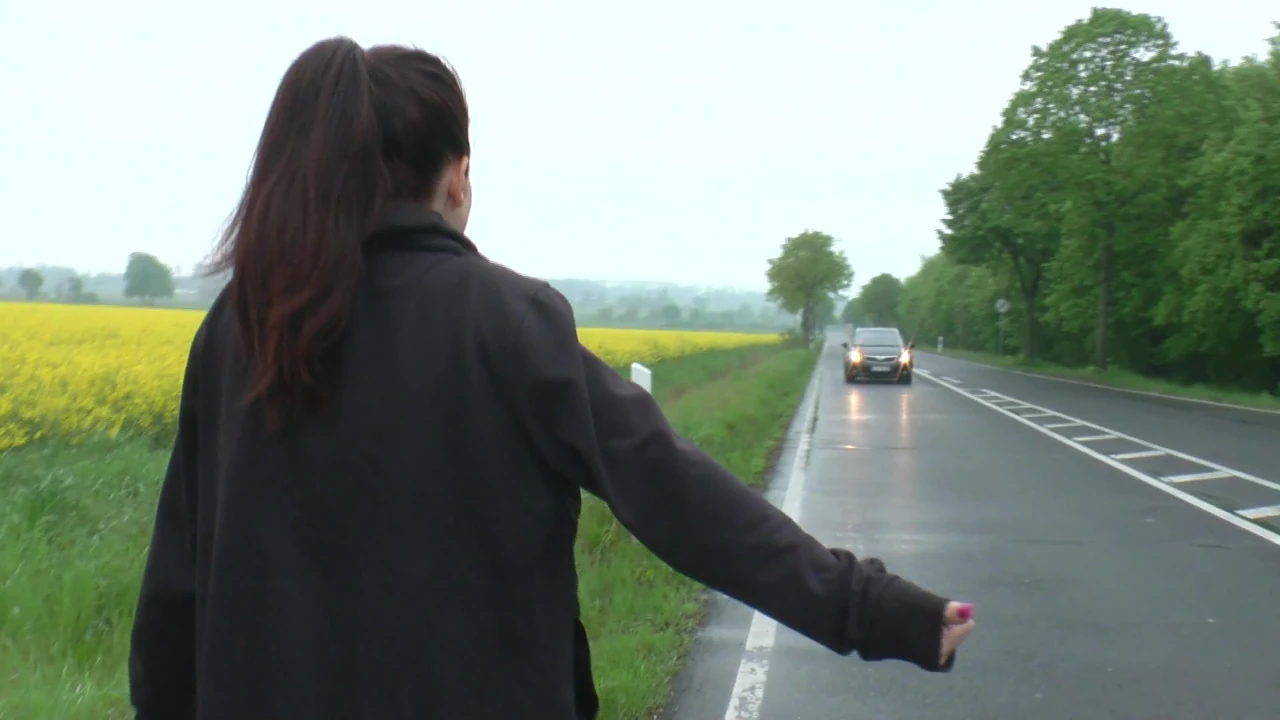 मैं तुम्हें सवारी दूंगा और तुम्हें ट्रंक में चोदूंगा