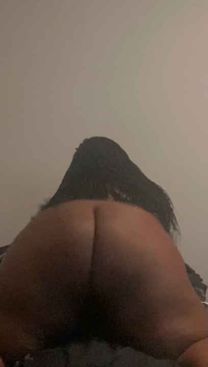 Crystal twerk yapmayı seviyor