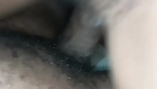 Güney Afrikalı kız tesisatçı adama biniyor