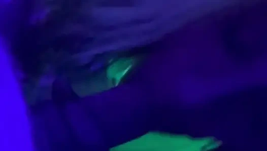 Zoey Portland kulübün arkasına büyük yarak alıyor