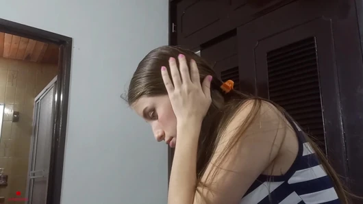 Masum yüzlü üvey kız kardeşim bana harika bir oral seks yapmasına izin vermemi istiyor