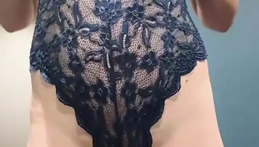 Tayt içinde azgın hissediyorum