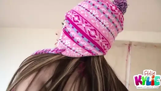 Sıcak küçük kylie becerdin sert tarafından ona erkek arkadaş