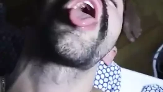 sakallı ağzına boşalan