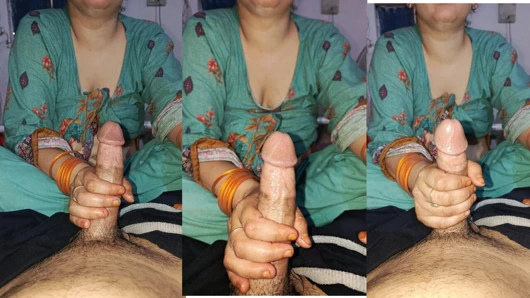 Ateşli üvey kız kardeşim büyük vip yarağıma mastürbasyon yapıyor