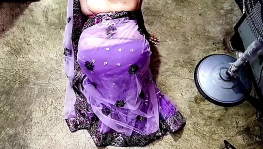 Desi yenge ve devar kocası uzaktayken evde gizli zaman geçiriyor