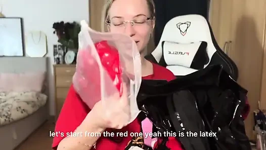 Dominatrix kıyafetleri açıkta deniyor