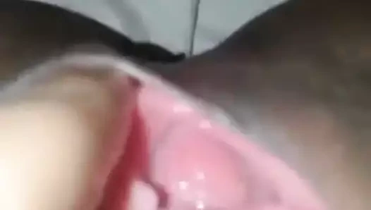 Pakistanlı muslima parmak kedi için hindu