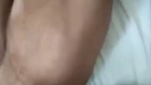 Becerdin şişman anne parmakları ile her iki deliklerde sonra becerdin doggystyle