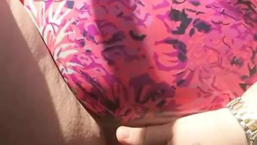 Güneş ışığının tadını çıkaran ortak