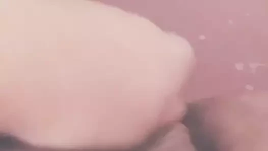 Evde yalnız kız Mastürbasyon içinde the küvet içinde the banyo video yapmak benim için erkek arkadaş